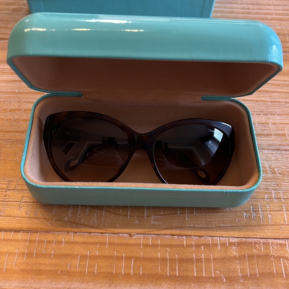Women’s Tiffany & Co. cat eye sunglasses - Picture 8 of 11